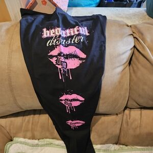 Black Leggings with Pink Lip Print Graphic